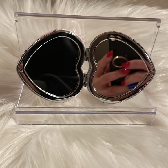 Compact mirror - Picture 3 of 3